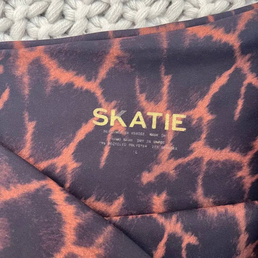 Skatie• ‘Ellis’ Bikini Top in RAFA Giraffe
